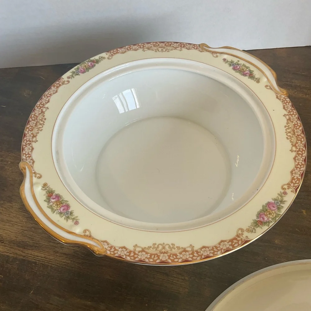 Noritake Rosebud 6002 round 10 Inch Elegant Floral Lidded Tureen Covered Dish